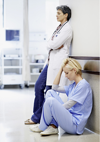 



Die gesundheitlichen, vor allem psychischen Belastungen von Beschäftigten im Gesundheitswesen sind weltweit hoch
