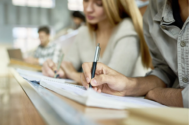 <p>
Es besteht ein Anspruch auf Übergangsgeld bei einem Studium als selbsbeschaffter Teilhabeleistung
</p>

<p>
</p> - © Foto: SeventyFour / Getty Images

