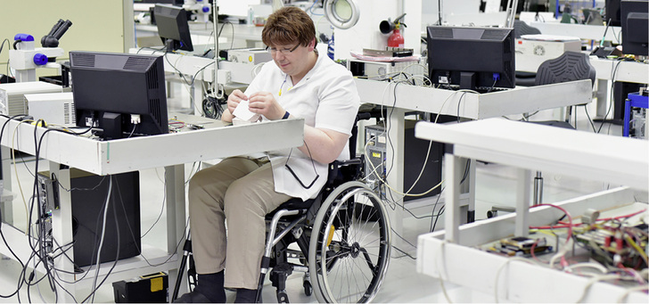 <p>
</p>

<p>
Menschen mit einem Grad der Behinderung von mindestens 50 gelten als schwerbehindert und stehen im Arbeitsleben unter einem besonderen Kündigungsschutz
</p> - © Foto: industryview / Getty Images

