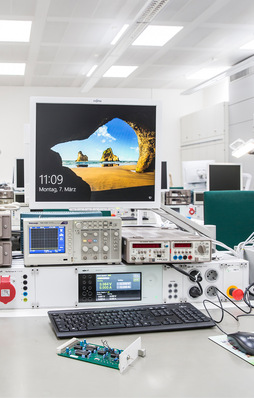 Abb. 1:    Die Räume der Berufsförderungswerke sind mit speziellem und anwendungsorientiertem Equipment ausgestattet