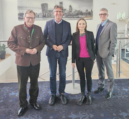 Spitzentreffen von VDBW und DGAUM im Frühjahr 2024 (v.l.n.r Dr. Thomas Nesseler, Prof. Thomas Kraus (beide DGAUM), Susanne Liebe, Dr. Michael Drees (beide VDBW)