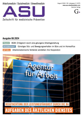Alt-Text: „Titelbild der Zeitschrift ‚ASU‘: Moderne Architektur eines Bürogebäudes mit dem Schild ‚Agentur für Arbeit‘. Im Vordergrund stehen Schlagzeilen zu aktuellen Themen wie Arbeitssicherheit, präventive Gesundheitstechnologien, digitales Betriebliches Gesundheitsmanagement und die neuesten arbeitsmedizinischen Leitlinien.“.