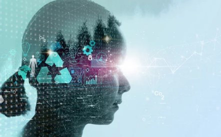 „Illustration eines Kopfes, gefüllt mit Symbolen für Arbeitsschutz, digitale Innovationen und Nachhaltigkeit, die die Integration moderner Technologie und umweltfreundlicher Arbeitspraktiken in der Arbeitsmedizin darstellt. - © greenbutterfly – stock.adobe.com