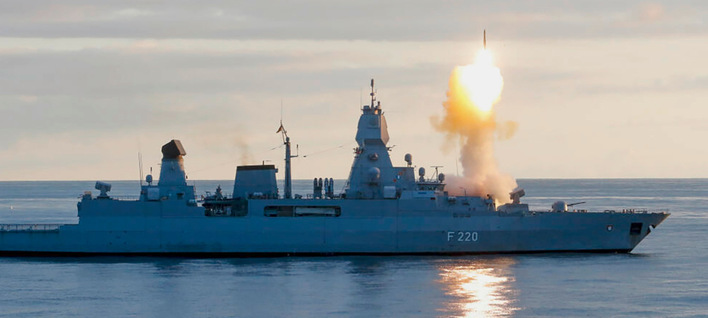 Flugkörperabschuss der Fregatte Hamburg