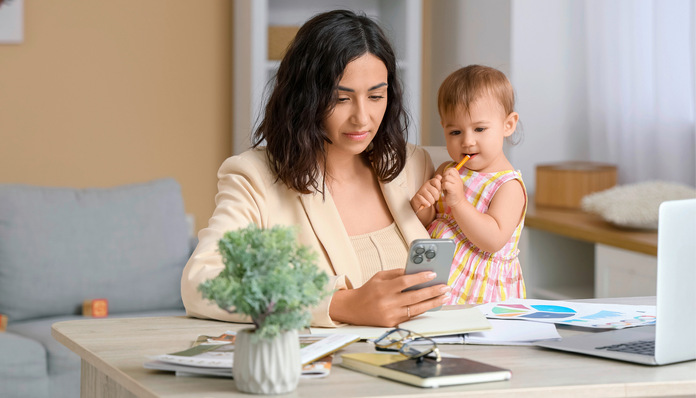 Der Spagat zwischen Erwerbstätigkeit, Familien- und Care-Arbeit beeinflusst die Gesundheit von Frauen erheblich und könnte die Bedeutung flexibler, gesundheitsfördericher Arbeitszeitmodelle untermauern