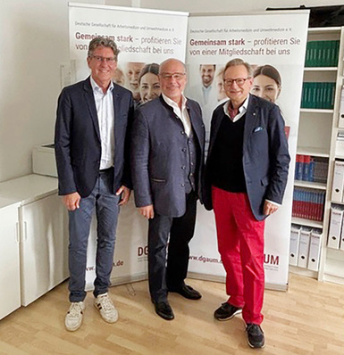 Dr. Kippels (Mitte) im Gespräch mit DGAUM-Präsident Prof. Kraus (links) und Hauptgeschäftsführer Dr. Nesseler (rechts)