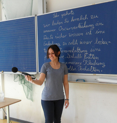 
Eine Schallpegelmessung zeigt genau, wie hoch die Lärmexposition von Lehrkräften im Unterricht ist
