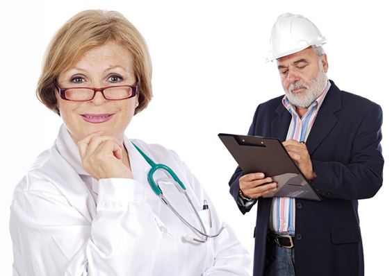 



Die Tätigkeit des Betriebsarztes ist in ein für alle Unternehmen geregeltes Umfeld eingebunden, das seine spezifische Aufgabenstellung z. T. in Arbeitsteilung mit der Fachkraft für Arbeitssicherheit definiert
