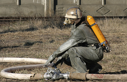 



Atemschutzgeräte schützen den Träger vor dem Einatmen von Schadstoffen oder vor Sauerstoffmangel
