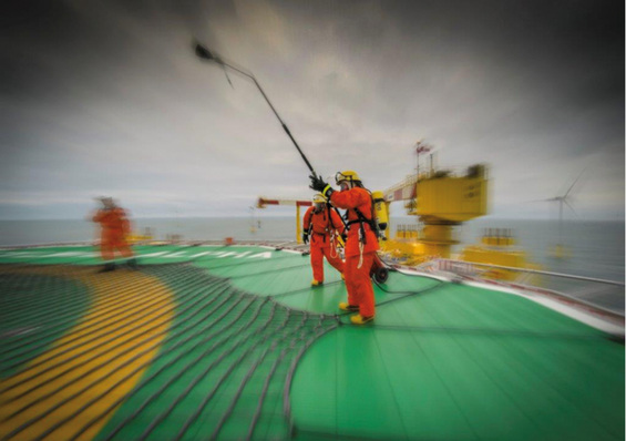 



Feuerlöschübung auf dem Helikopterlandedeck der Umspannplattform
