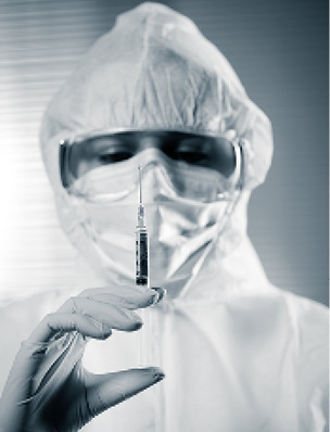 
Das behandelnde Personal muss mit der richtigen Anwendung der PSA vertraut sein



