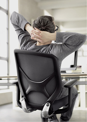 



Der Bürostuhl IN mit Trimension
®
 stimuliert die natürliche, dreidimensionale Beweglichkeit des Körpers
