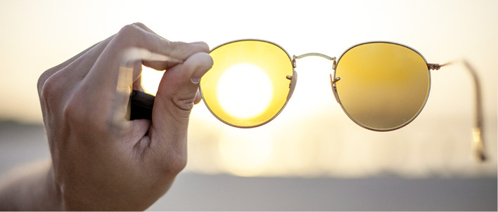 
Beim Umgang mit optischer Strahlung ist das Auge das am meisten gefährdete Organ („Verblitzen der Augen“)



