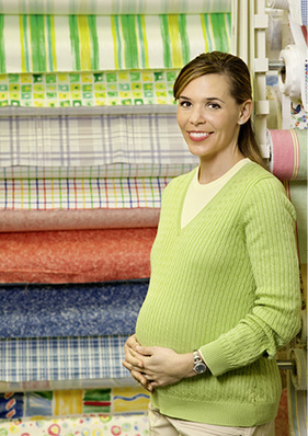 



Eine Schwangere muss auch bei „Alleinarbeit“ (z.B. Im Verkauf) jederzeit die Möglichkeit haben, den Arbeitsplatz verlassen zu können, ohne Nachteile befürchten zu müssen
