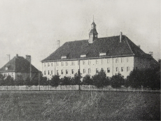 
 Abb. 1: 
 Präparandenanstalt in Pillau (entnommen aus Staatliches Haff-Laboratorium Pillau 1927)



