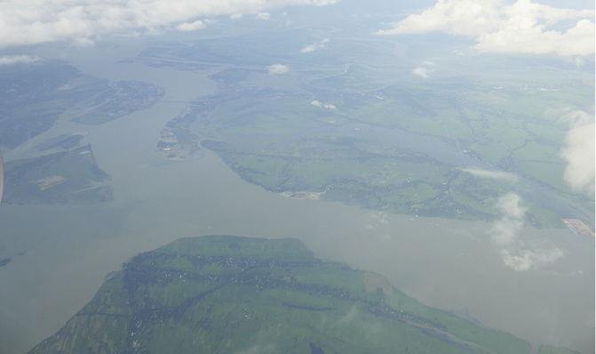 
 Abb. 1: 
 Landeanflug auf Bangladesch
