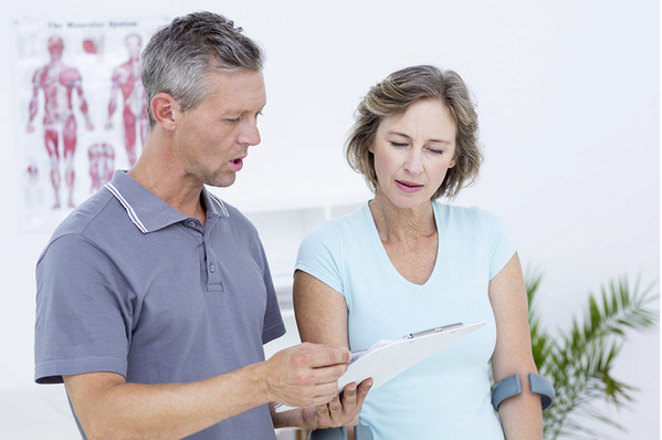 



Die betriebsärztliche Frühberatung soll dazu beitragen, bei Erkrankungen mit Auswirkung auf den Arbeitsplatz zeitnah die bestmögliche medizinisch-rehabilitative Versorgung zu unterstützen
